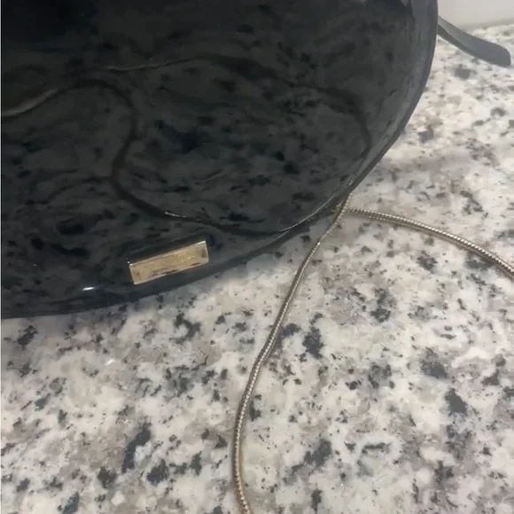 Kate Spade New York Black and White Novely Speech Bubble 'POP!' Crossbody EUC - Picture 8 of 16